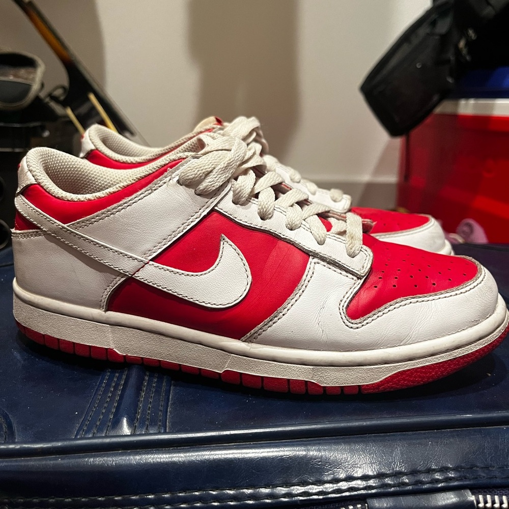 Nike dunk low, Championship Red. 6.5, fit Women’s 8